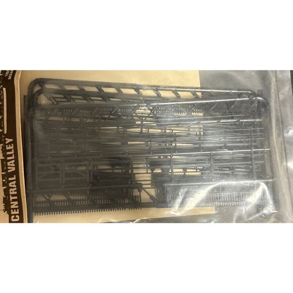 Central Valley HO Scale Fencing Styrene Model Kit #1601 Train Scenery USA - Picture 3 of 3